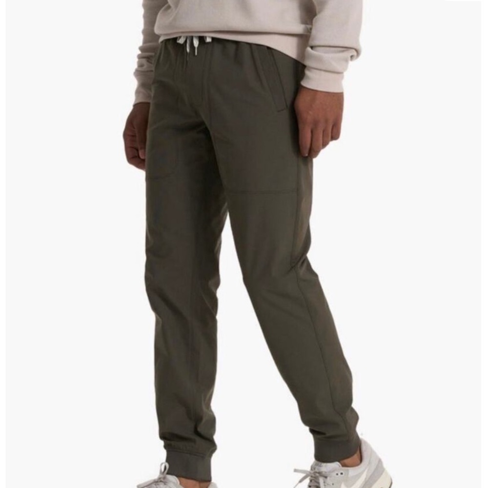 New With Tags!!  Vuori Men's Meta Jogger dark olive green color